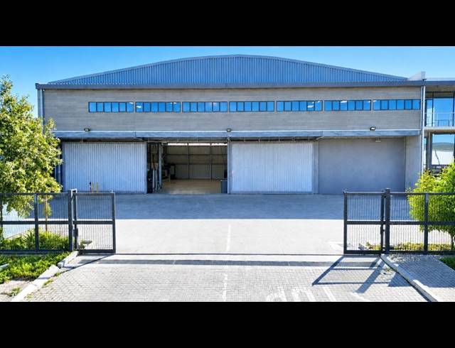 1,590M² WAREHOUSE FOR SALE IN RIVERGATE